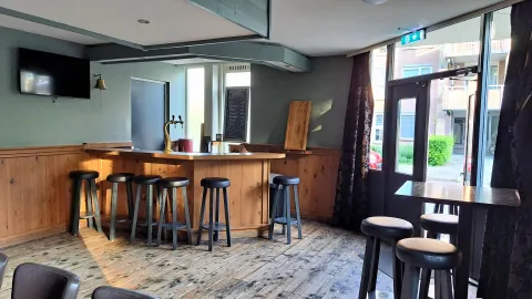 Eet- en zitgelegenheid in de Bazuin