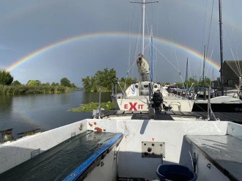 Boot naar het eiland