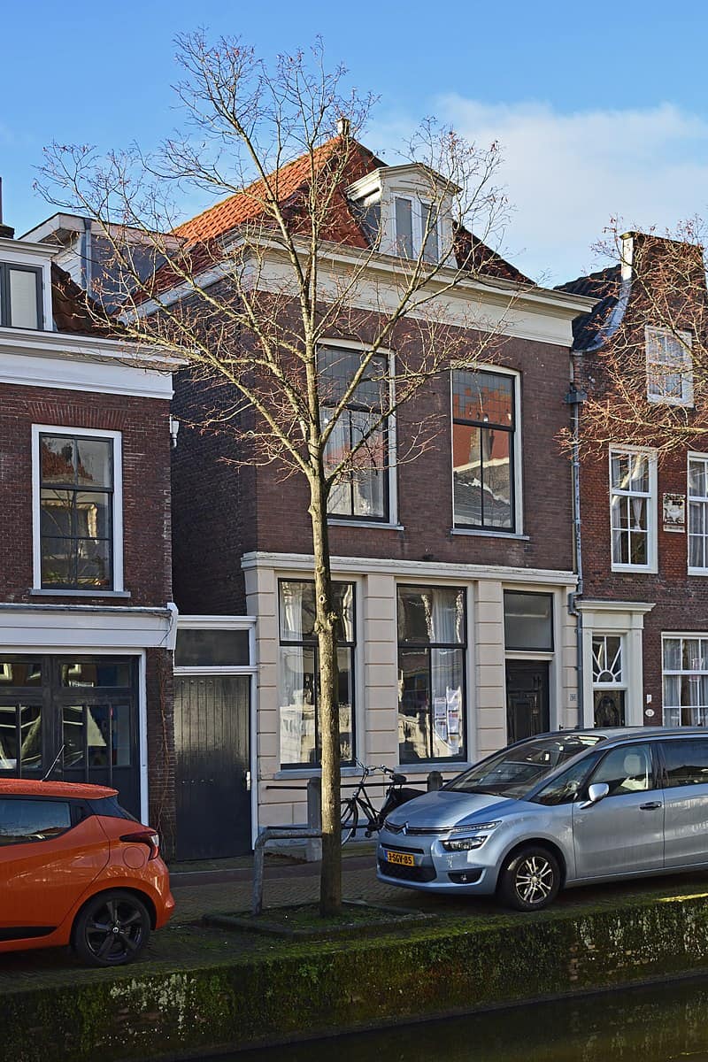 800px-Delft_Voorstraat_51