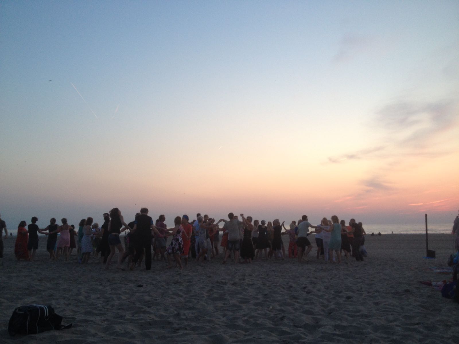 Biodanza op het zuiderstrand van Scheveningen